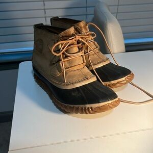 Sorel Duck Boots - Women’s Size 7 Waterproof - Classic & Durable